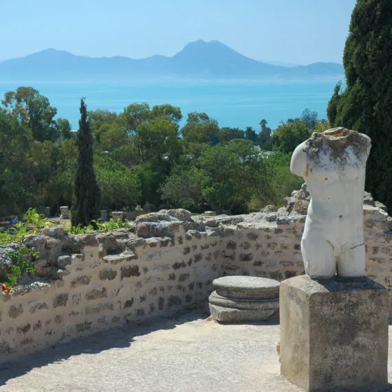 Colonnes antiques du site archéologique de Carthage