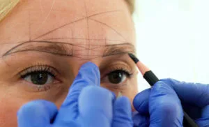 Eyebrow transplant to redraw the gaze, Tunisia